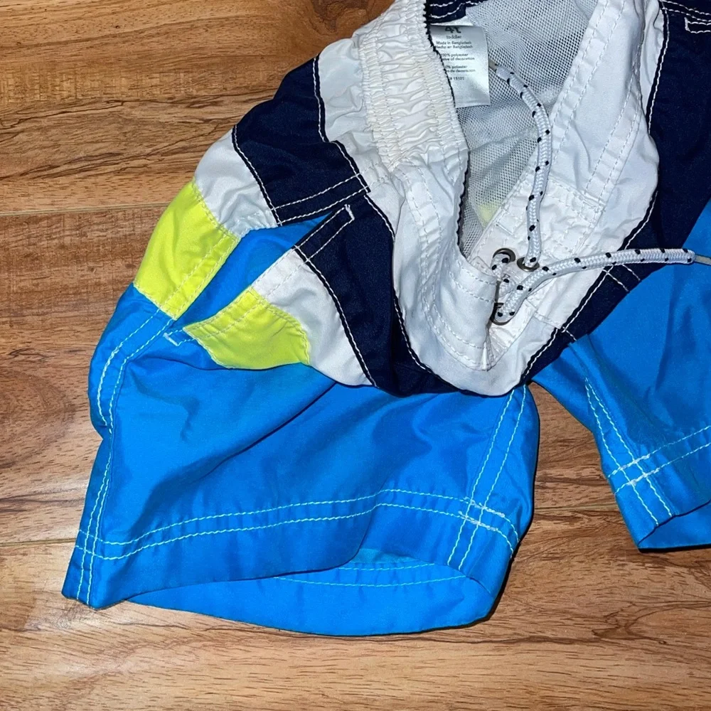 Kids swim shorts bundle of 2 sz 4T‎ & 5/6